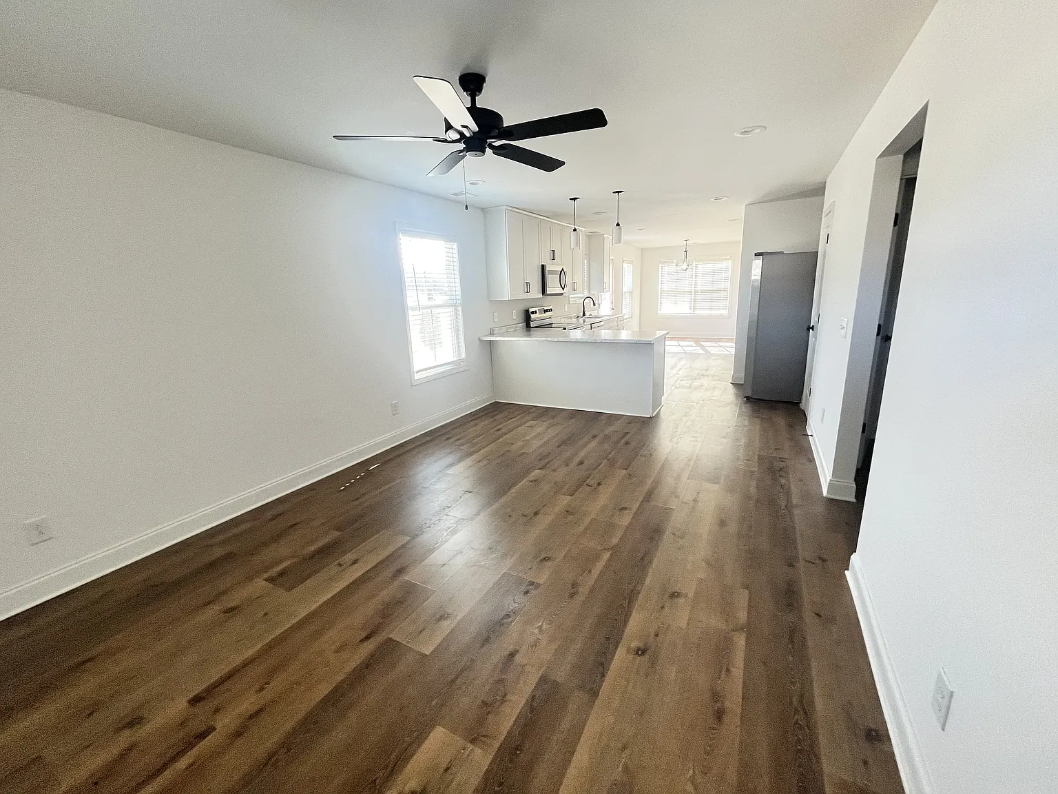 3 bed, 1180 sqft, $1,950 — Photo 2