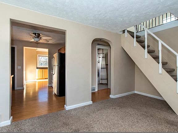 3rd image of 122 Tudor Ave