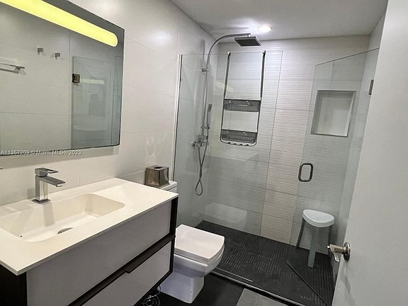 5th image of 701 Brickell Ave #408