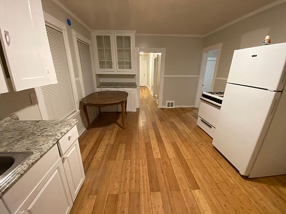 2nd image of 448 Poplar St Floor 1