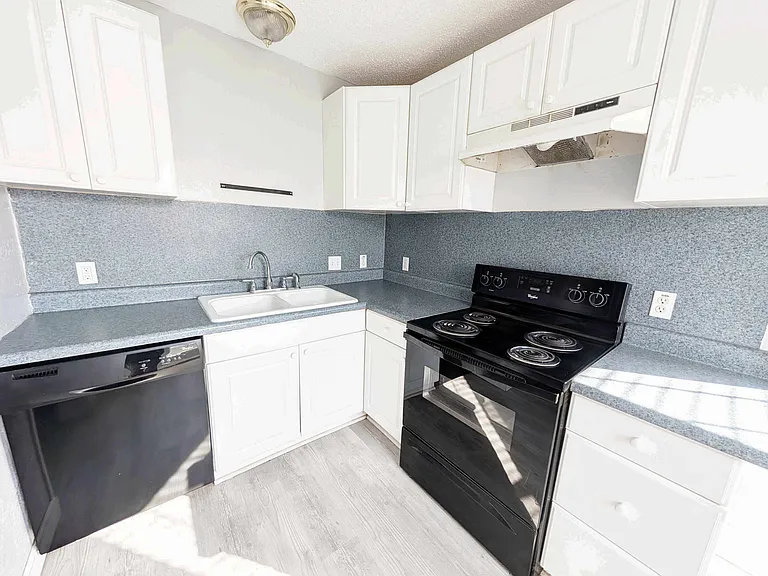 616 Lions Park Pl — Photo 7