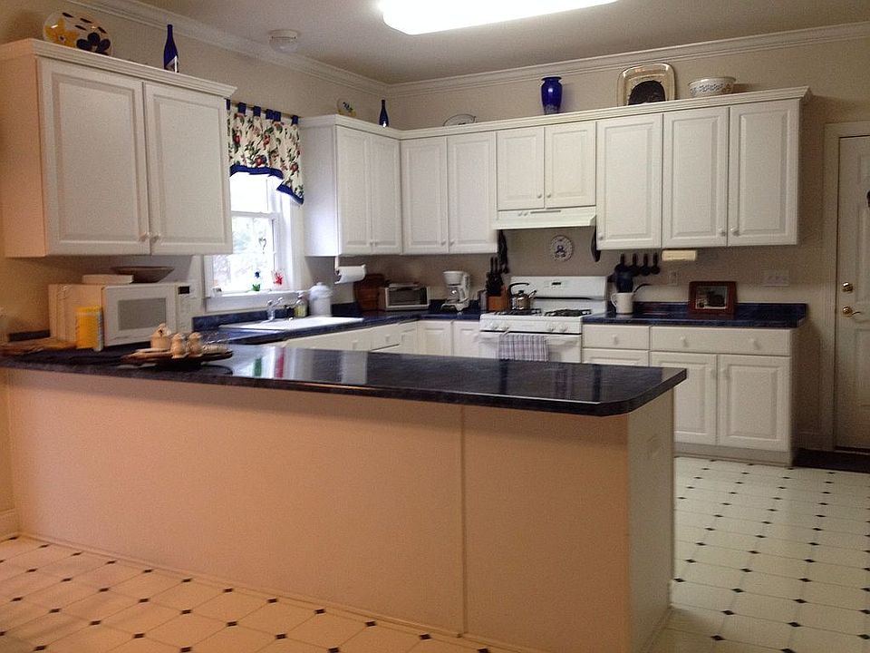 2nd image of 1037 Columbine Rd