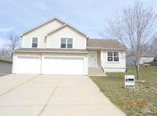 19504 Woodsbury Rd, Independence, MO 64058