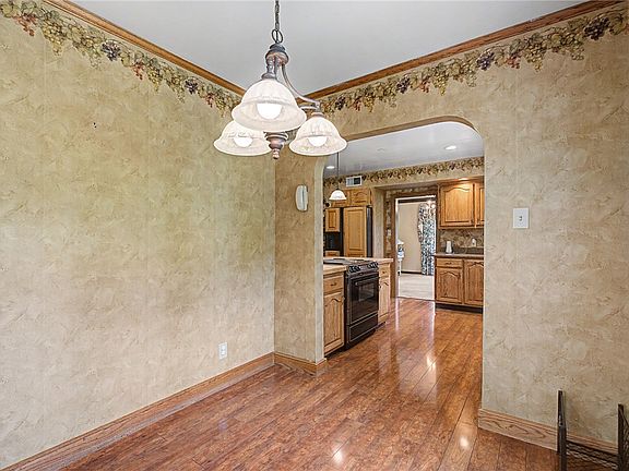 32nd image of 3504 Deweese Pkwy