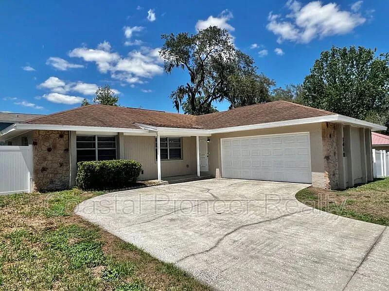 4 bed, 2.0 bath, 1371 sqft, $2,198 — Photo 1