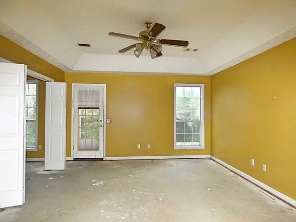 3rd image of 713 Wehring Ln