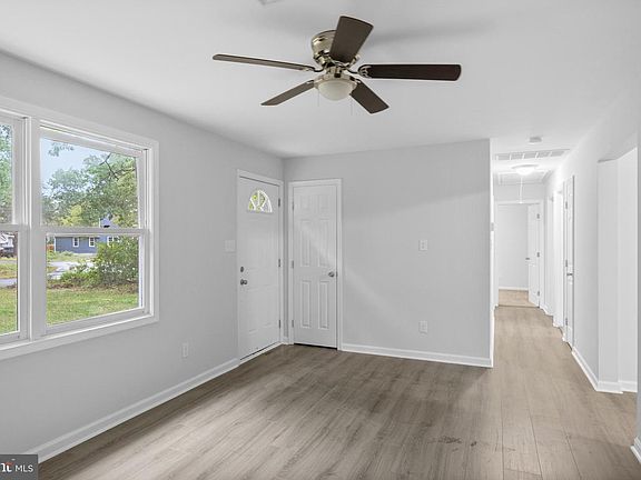 3rd image of 327 New Jersey Ave