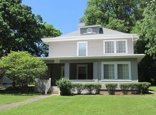 711 W 3rd St, Delavan, IL 61734