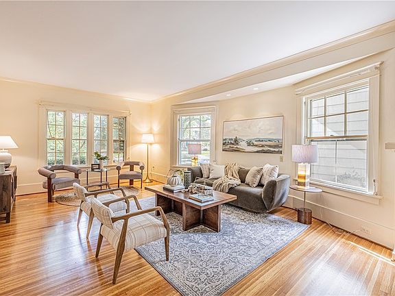 4th image of 310 Canterbury Rd
