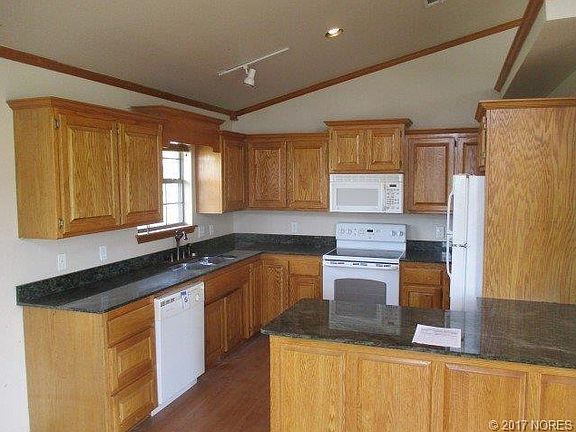 4th image of 1004 Daniels Dr