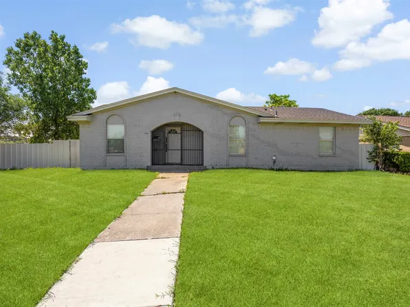 5848 Keeneland Pkwy, Dallas, TX 75211