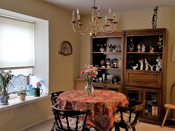 5th image of 31 Summerfield Ct