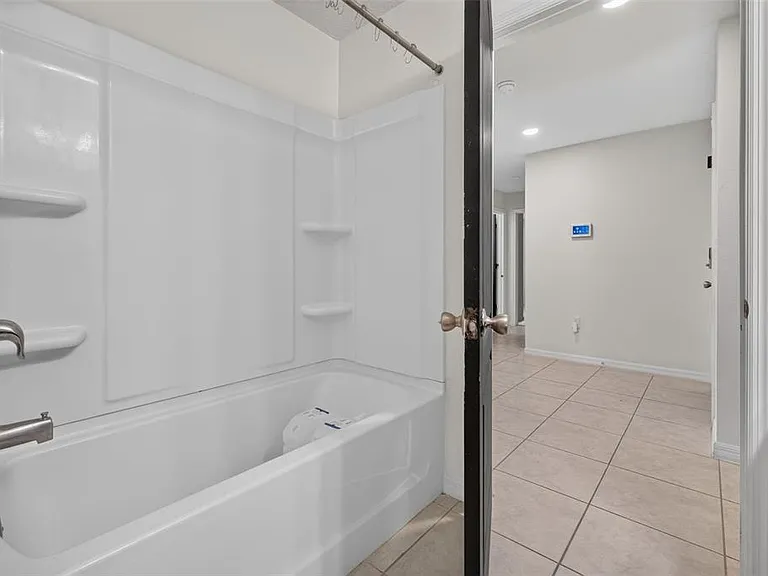1097 Augustus Dr — Photo 31