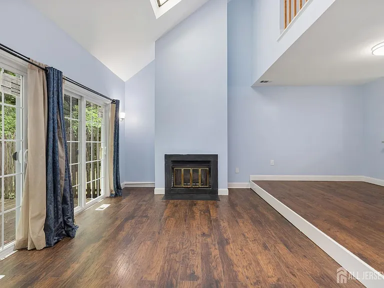 1609 Mulberry Ct — Photo 5