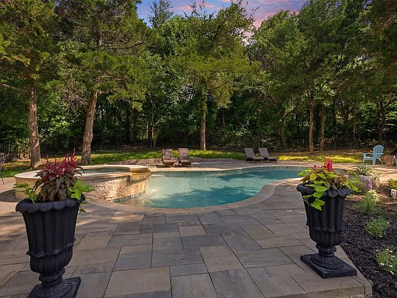 2nd image of 8 Shady Bend Dr