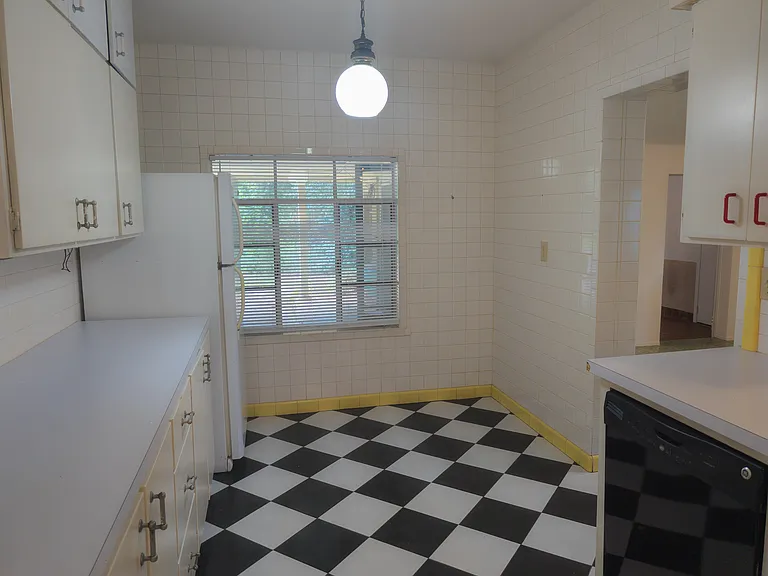 3409 E Starr Ave — Photo 11