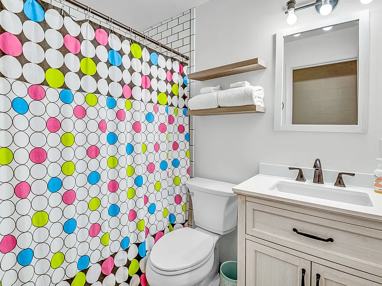 Lower level full bath