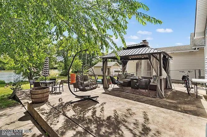 12 Eden Ave — Photo 4