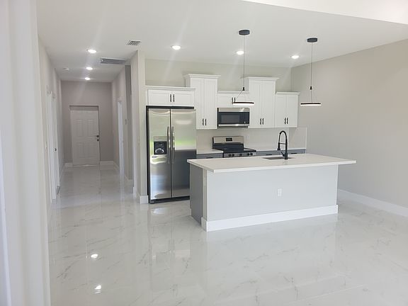 3rd image of 1531 Gilbert Ave S #1531