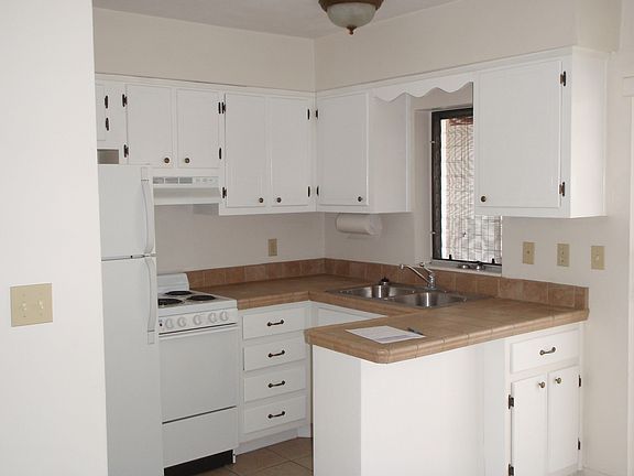3rd image of 901 SW 32nd Ct APT 4