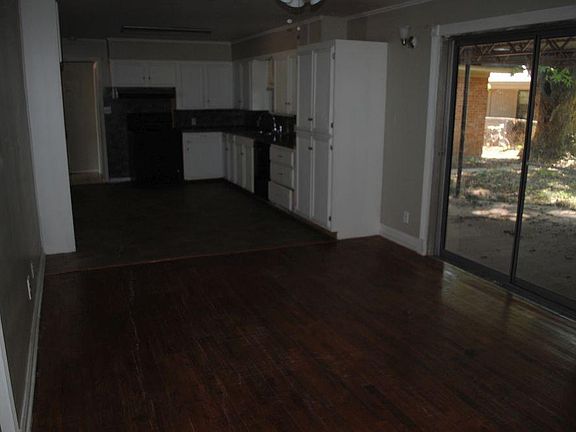 4th image of 3924 Parkway Dr
