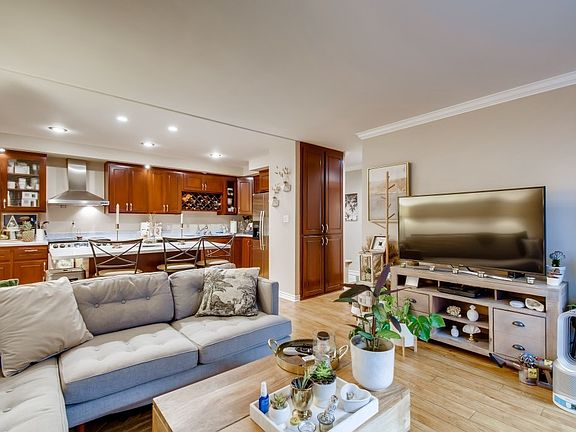 2nd image of 360 Rosecrans St APT 2
