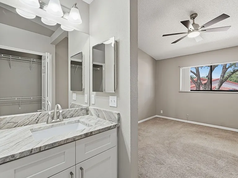 7528 Fenwick Cove Ln — Photo 28