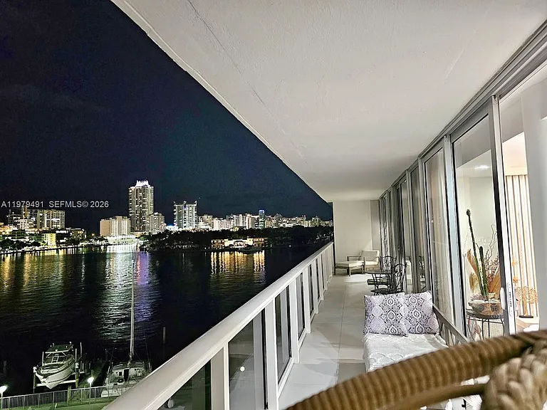 900 Bay Dr #524 — Photo 40