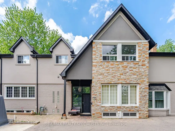 709 Queensway W, Mississauga, ON L5C 1A7