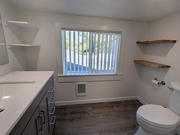 3rd image of 1420 Summers Ln