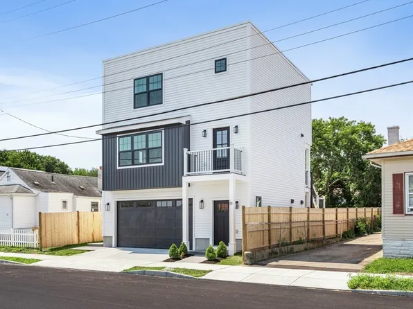 51 Buttonwood Rd, Dartmouth, MA 02748