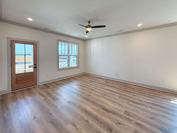 4th image of 112 Applegrove Ln