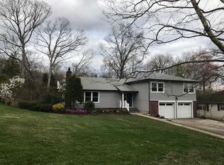 368 Longview Dr, Mountainside, NJ 07092