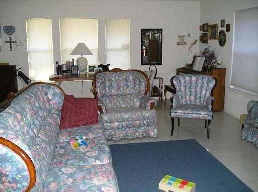 3rd image of 10930 HAMLEN PARK DR