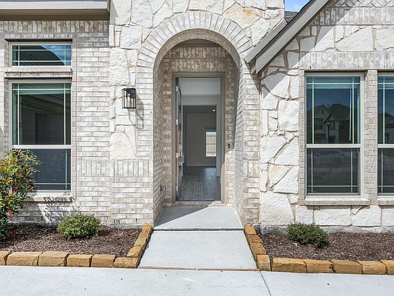 4th image of 2204 Redding Dr