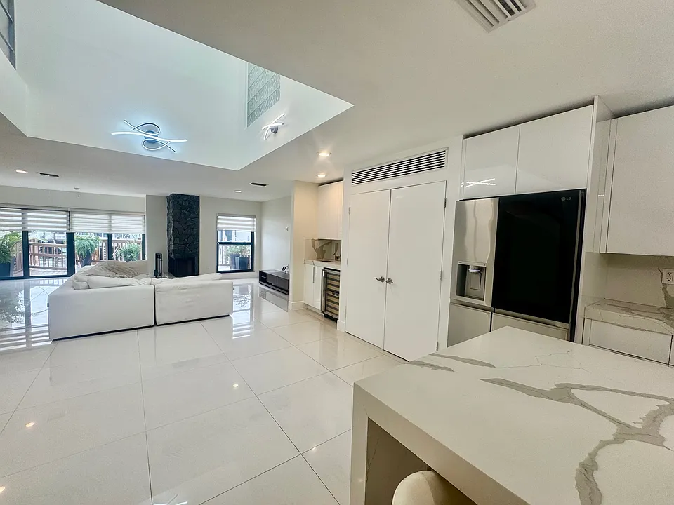 1127 Boca Cove Ln