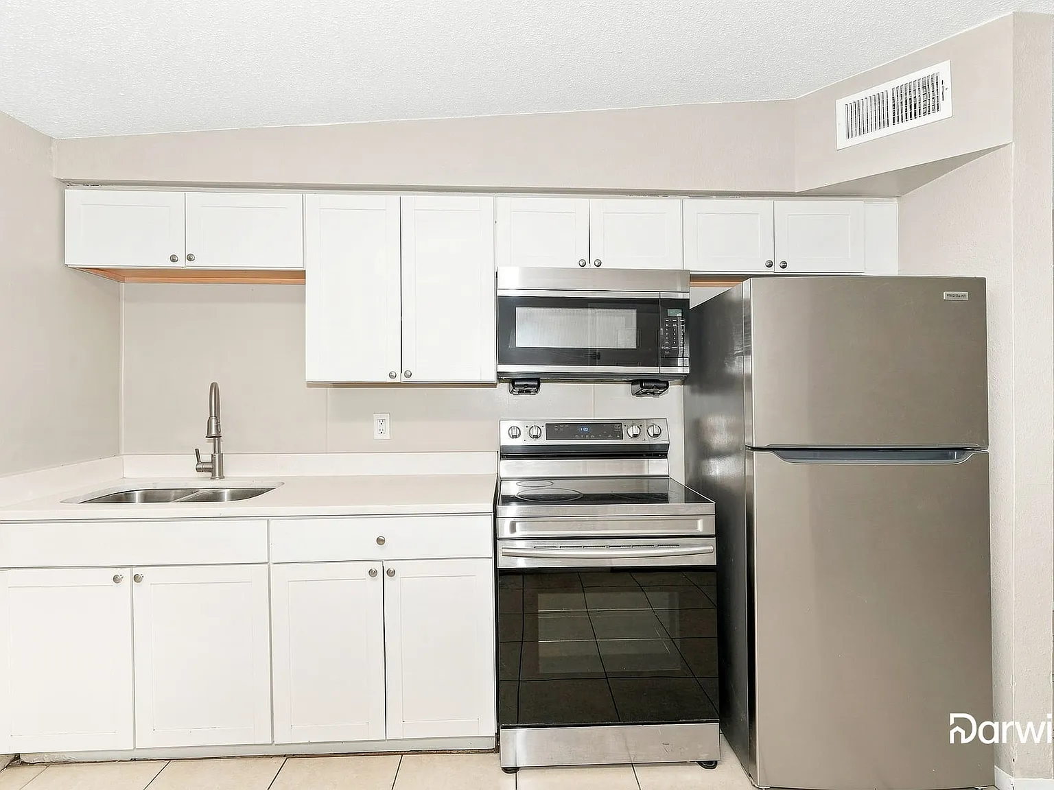 3 bed, 1.0 bath, 904 sqft, $1,570 — Photo 4