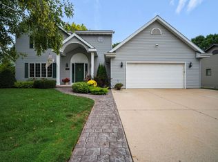 1924 Lexington Dr, Manitowoc, WI 54220