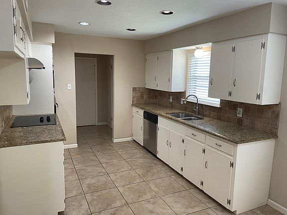 3rd image of 11126 Creekmere Dr