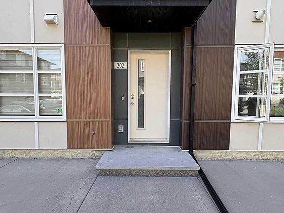2nd image of 202 S Evansridge Park NW