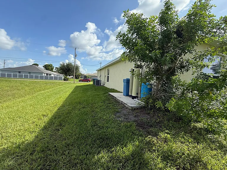 1108 NE 36th Ln — Photo 34
