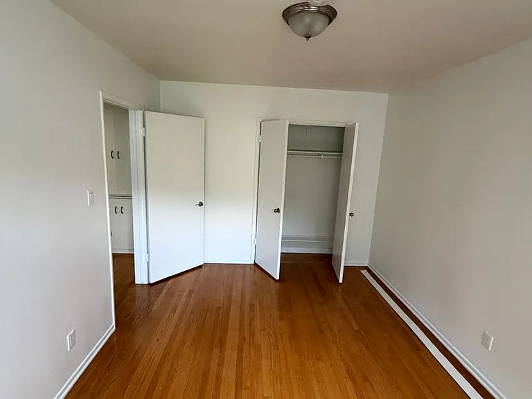 435 S Hoover St — Photo 13