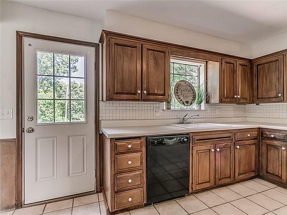 5th image of 3800 Kings Ct