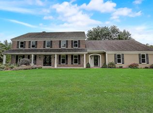 1719 W Thrush Ln, Mequon, WI 53092