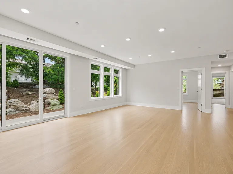 56 Old Field Point Rd #4 — Photo 2