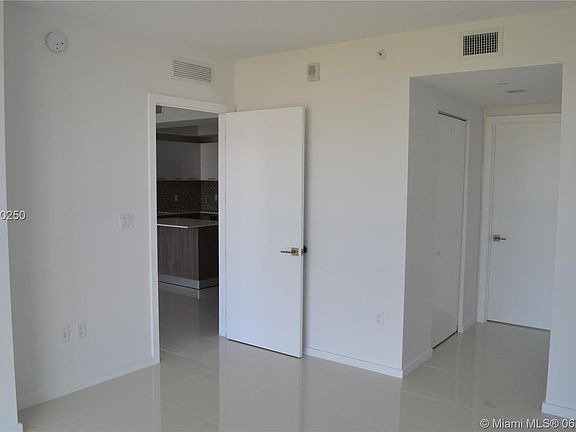 5th image of 5300 Paseo Dr #1905