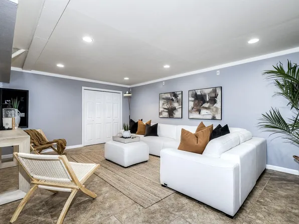 6390 Caminito Marcial, San Diego, CA 92111