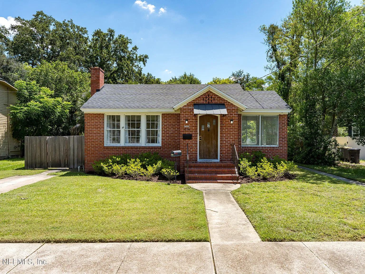 2 bed, 1.5 bath, 2203 sqft, $2,300 — Photo 1
