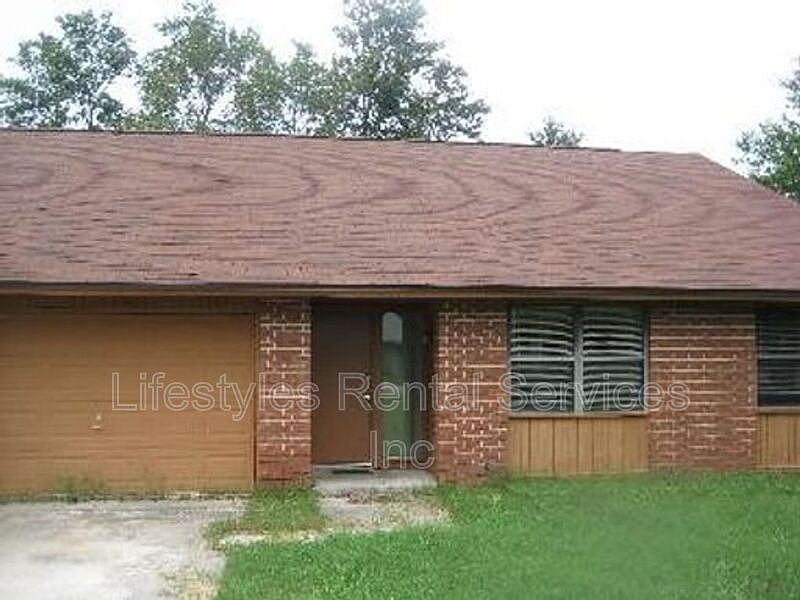 1st image of 1679 Dogwood Cir