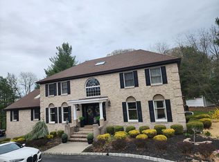 35 Dora Ln, Holmdel, NJ 07733